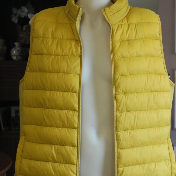MUSTARD YELLOW PUFFER VEST WITH HOODIE SIZE LARGE - Picture 11 of 12